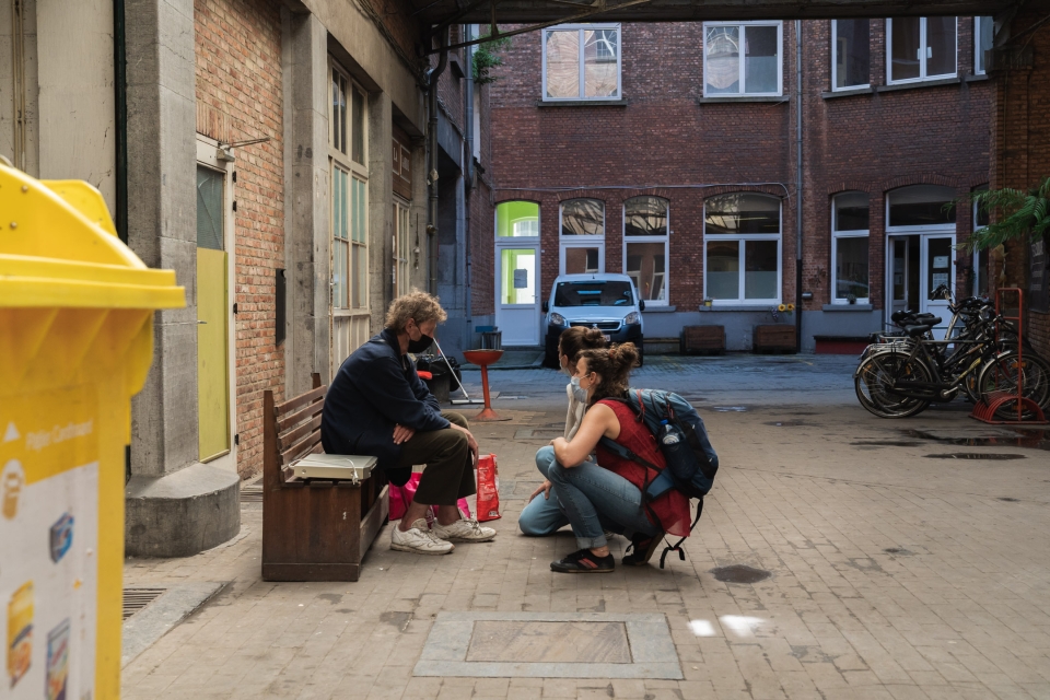 A street nurse and a homeless patient (copyright Pierre-Yves Jortay)